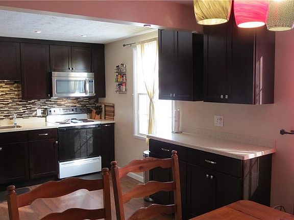 4th image of 16 Justinshire Dr