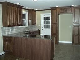 3rd image of 4913 Trousdale Dr