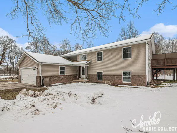 13422 Sand Hill Ave NE, Cedar Springs, MI 49319