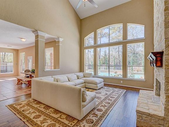 3rd image of 23 Marquise Oaks Pl