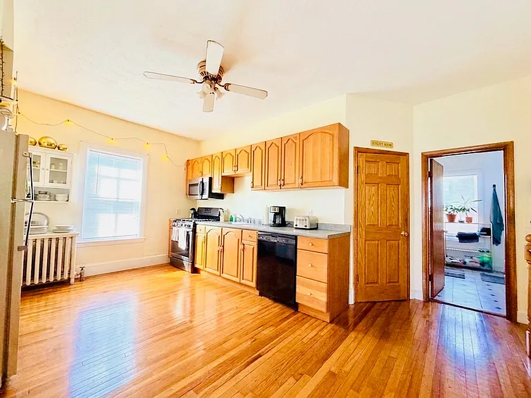 3 Foster St #D2 — Photo 8