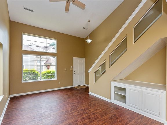 3rd image of 748 Mountain Pine Dr