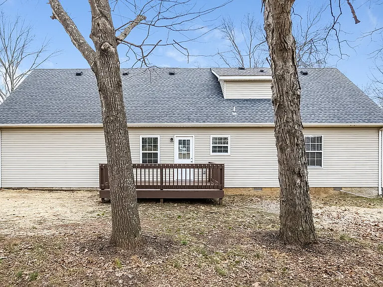 403 Watersedge Ln — Photo 17