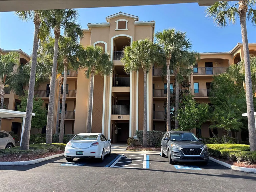 3 bed, 2.0 bath, 1297 sqft, $2,500 — Photo 1