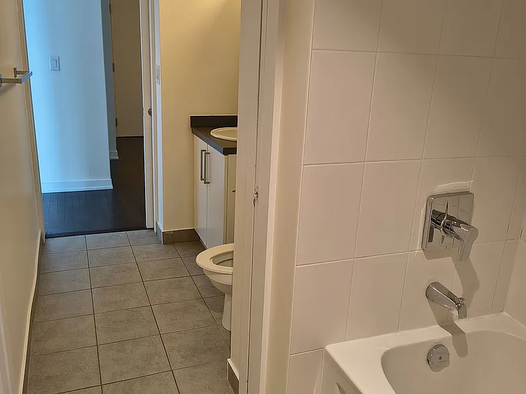 12 York St #1104 — Photo 21