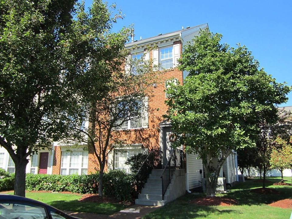 2nd image of 25 Cottonwood St
