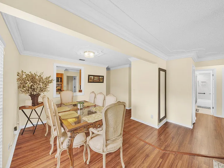 1350 Riverside Cir #1 — Photo 8