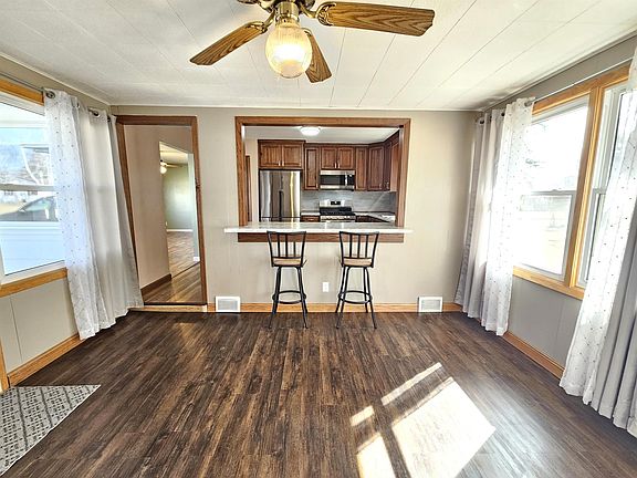 5th image of 1001 Newton Ave
