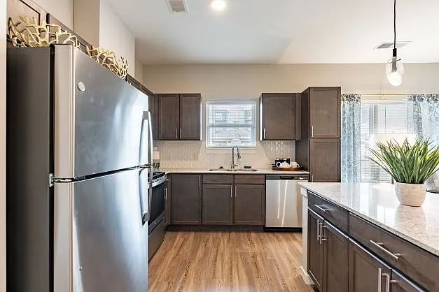 Outlook Hamilton - 55+ Active Adult Apartment Homes — Photo 17
