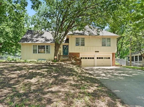 5241 Lucille Ln, Shawnee, KS 66203