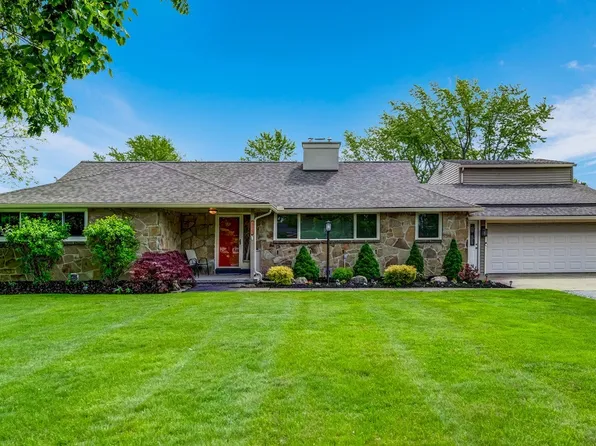 515 Park Club Ln, Williamsville, NY 14221