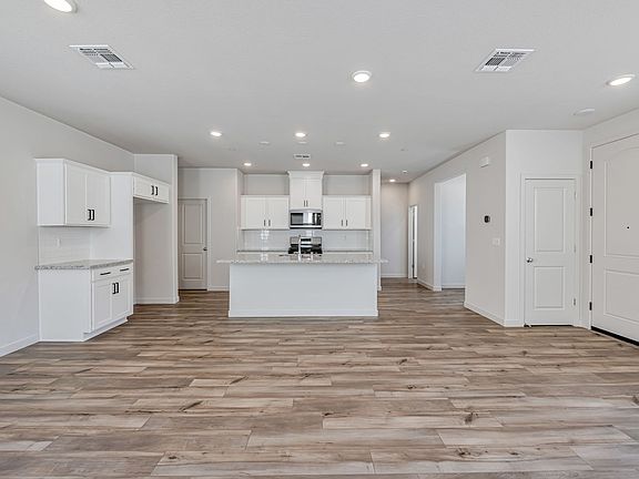 5th image of 756 Whitewater Ct