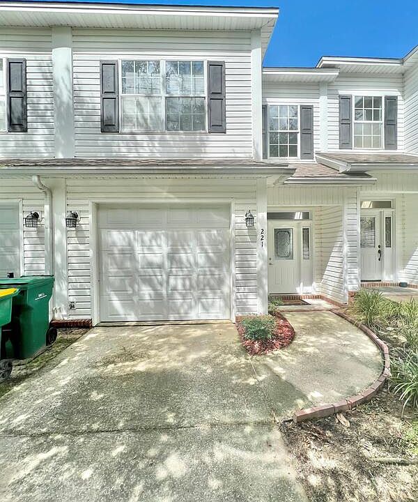 1st image of 221 Evans St