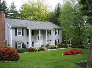 250 Saxonwood Rd, Fairfield, CT 06825