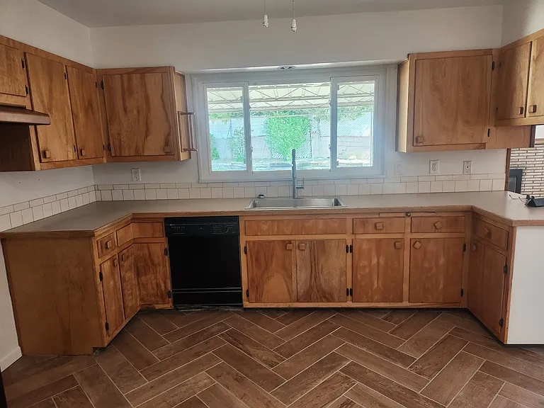 9900 Chapala Dr NE — Photo 3