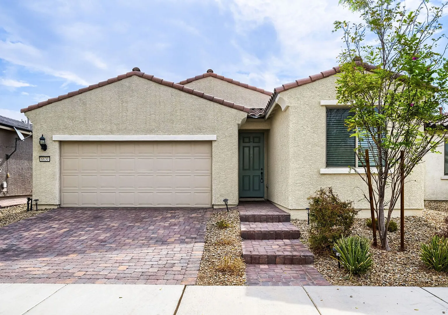 Bright & Spacious 3-Bedroom Home with Covered Patio! — Photo 1