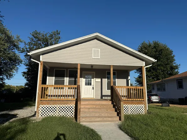 758 S English Ave, Marshall, MO 65340