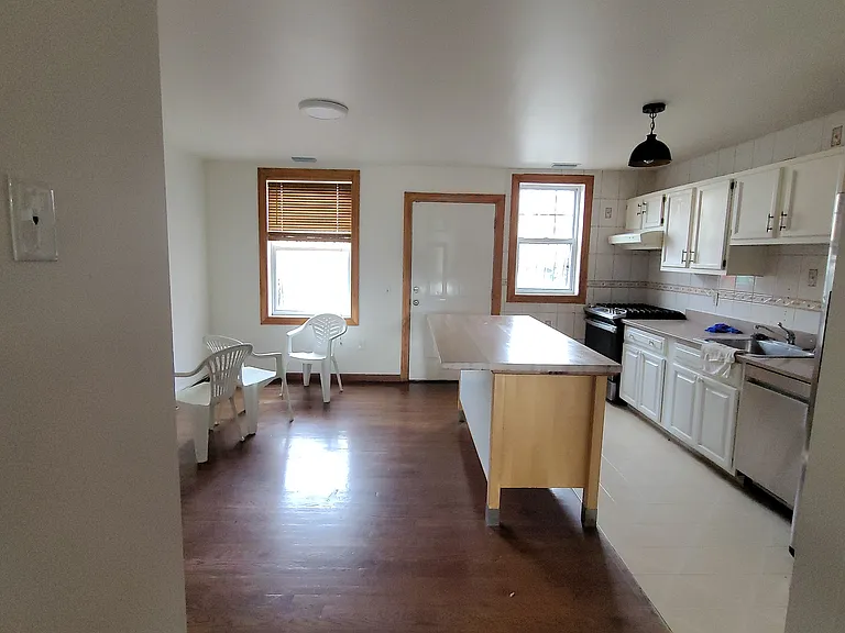 Flatlands Ave — Photo 2