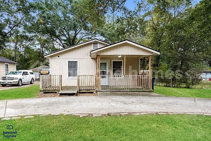 3 bed, 2.0 bath, 1152 sqft, $1,095 — Photo 1
