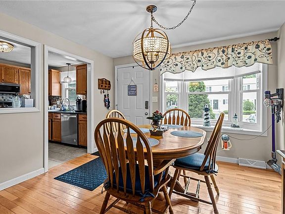 3rd image of 205 Woodhaven Ct