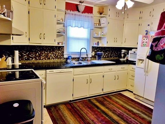 2nd image of 1008 Highland St