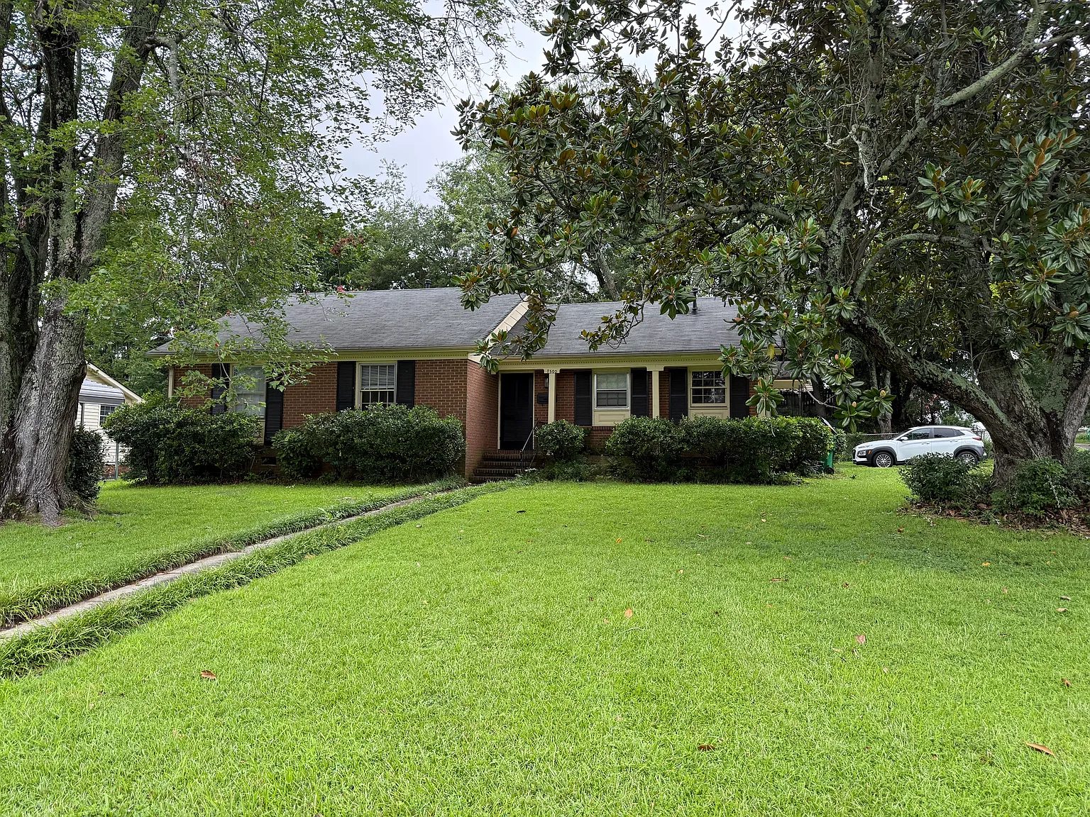 3 bed, 1.5 bath, 1441 sqft, $2,250 — Photo 1
