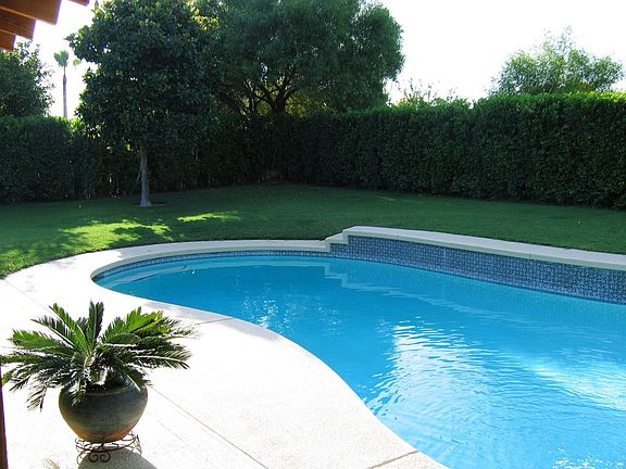 Large, Relaxing Pool