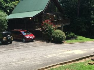 2805 Barefoot Pass Way, Pigeon Forge, TN 37863