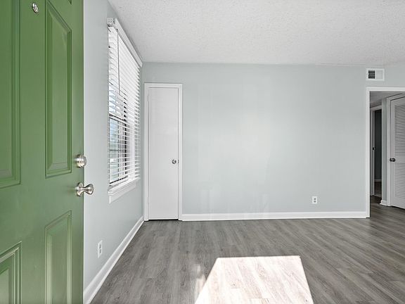4th image of 3711 Village Trl