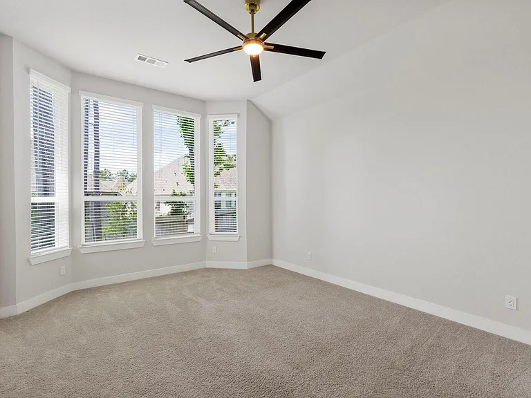 415 N Hillary Step Pl — Photo 18