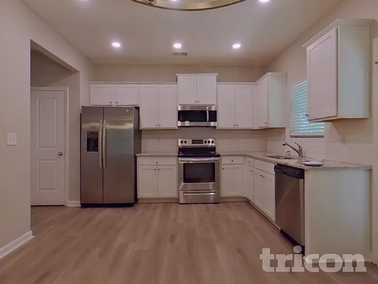 333 Daffodil Dr — Photo 4