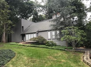 325 High Tor Dr, Watchung, NJ 07069
