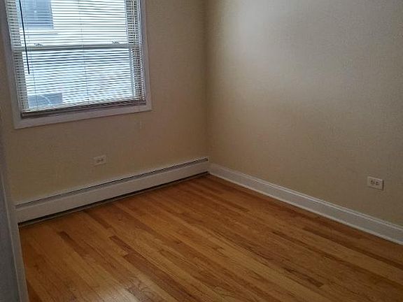 4th image of 1743 W Bryn Mawr Ave APT 19