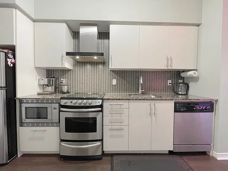 352 Front St W #1420 — Photo 10