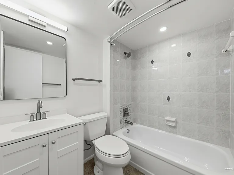 121 Royal Park Dr #3A — Photo 6