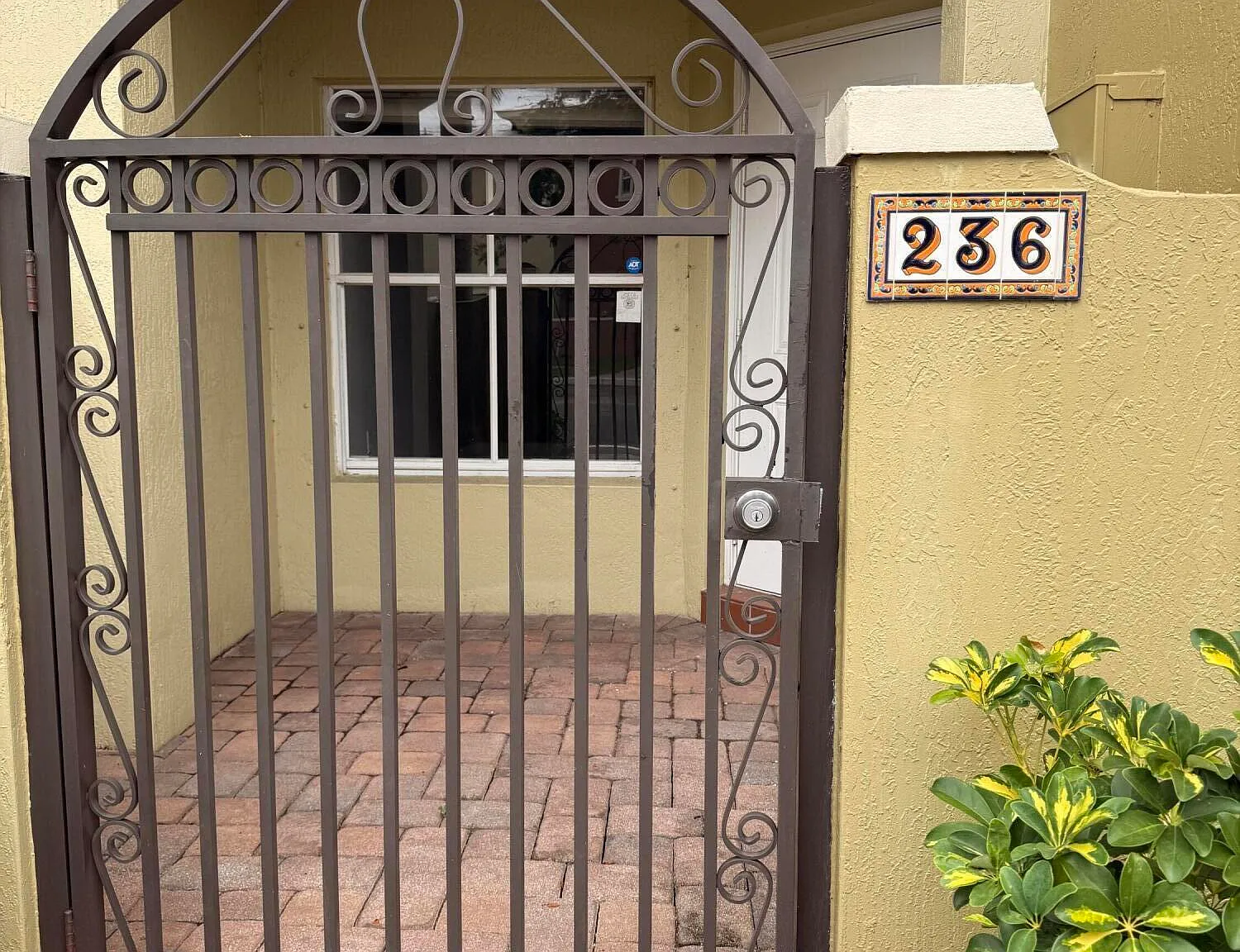 3 bed, 2.5 bath, 1523 sqft, $2,800 — Photo 2