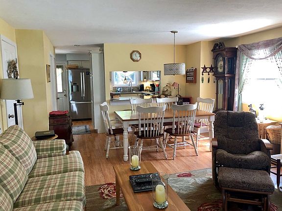 3rd image of 14 Monroe Drive #94