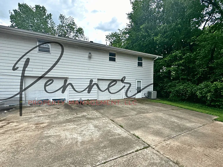 1138 S Glenwood Ave — Photo 8