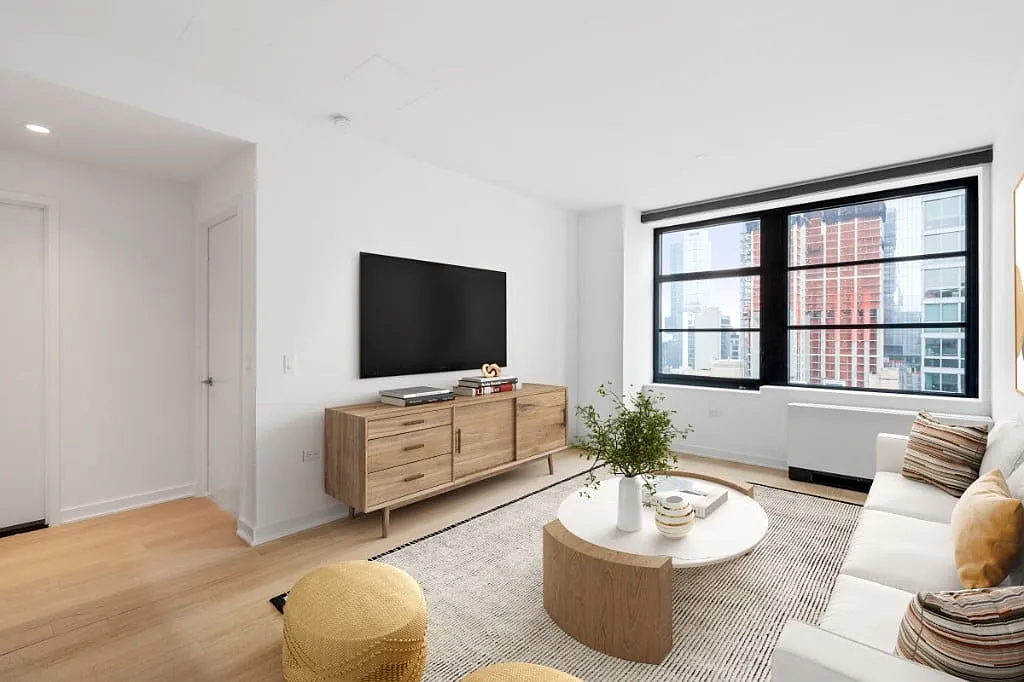 515 West 38th Street — Photo 1