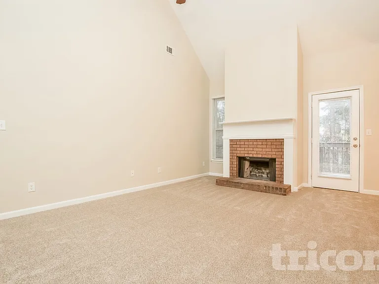 605 Kaylins Ct — Photo 6