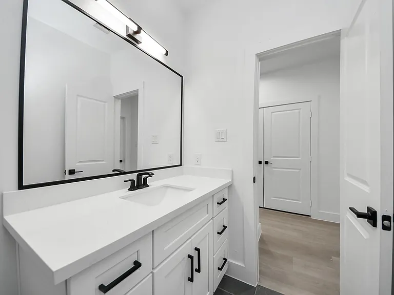 8218 Lawler St — Photo 26