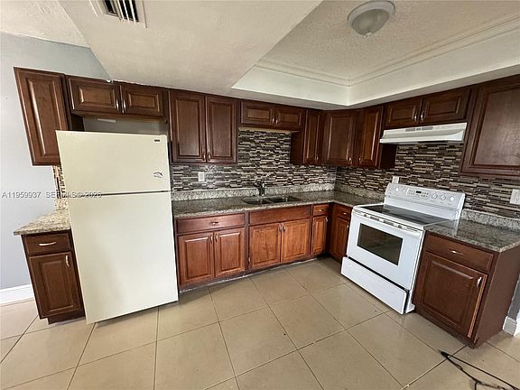 5th image of 8521 NW 25th Ct
