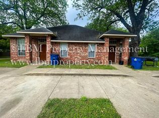 1001 N McKinney St #A, Ennis, TX 75119