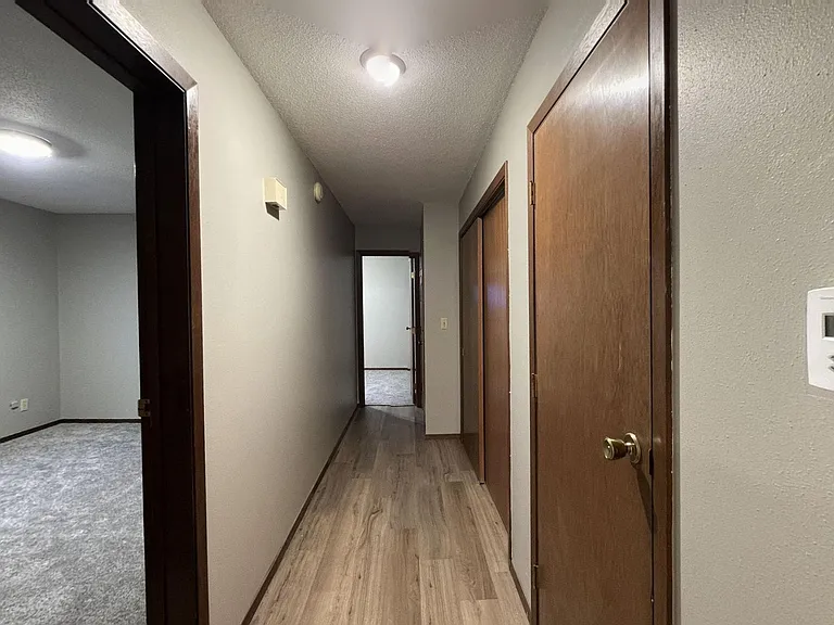 Spacious 2 Bedroom Apartment — Photo 4