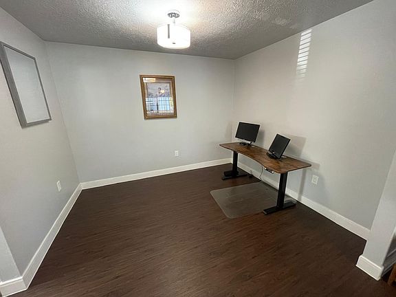 5th image of 915 Pinckney St APT B