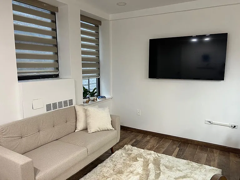 150 W 51st St #1828 — Photo 2