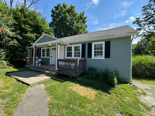 690 State Route 32 APT 2, Wallkill, NY 12589