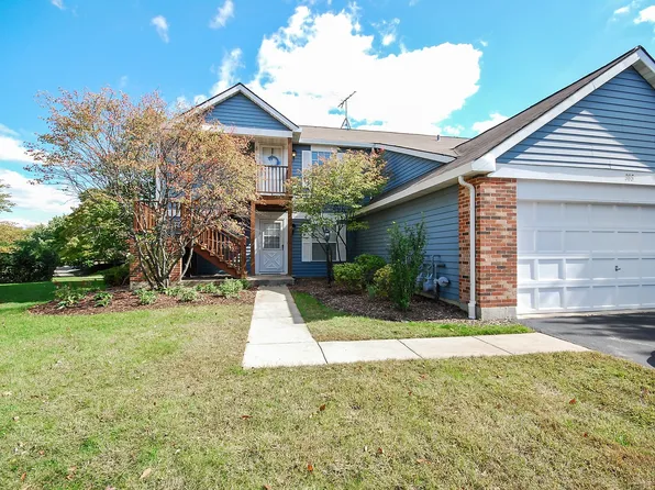 385 Sandhurst Cir APT 3, Glen Ellyn, IL 60137