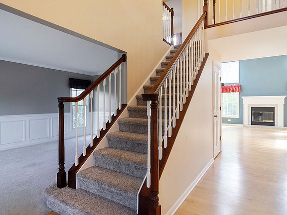 3rd image of 783 Warwick Ln