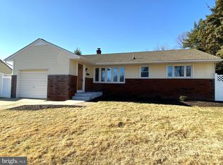 15 Malibu Dr, Magnolia, NJ 08049